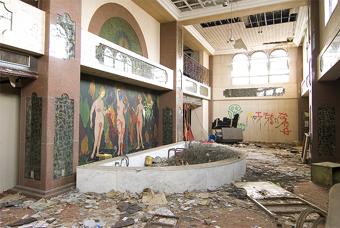 queen chateau soapland main hall haikyo urban exploring